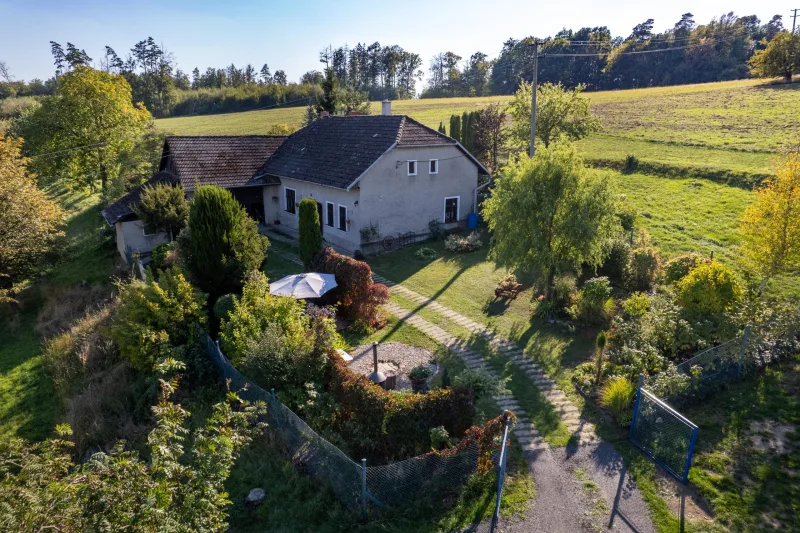 Prodej rodinného domu na samotě u Zlína, pozemek 6 424 m²