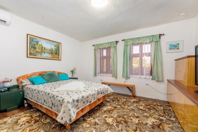 Prodej rodinného domu na samotě u Zlína, pozemek 6 424 m²