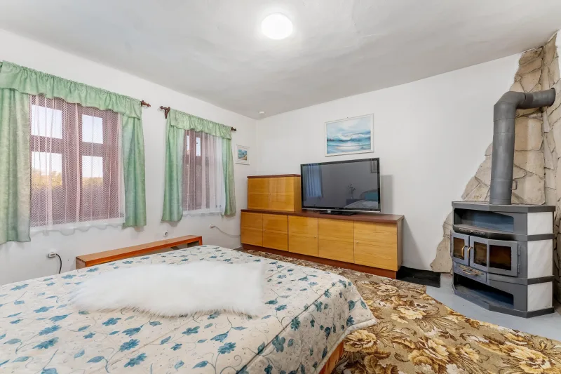 Prodej rodinného domu na samotě u Zlína, pozemek 6 424 m²