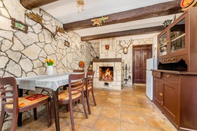 Prodej rodinného domu na samotě u Zlína, pozemek 6 424 m²